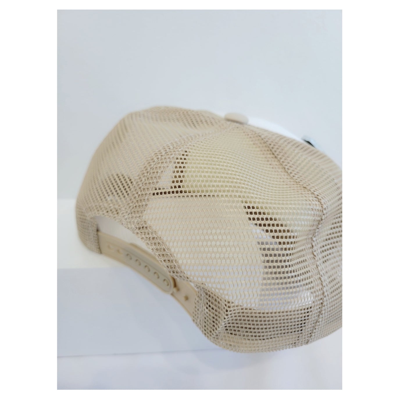 Been Her cap! ( beige and white)