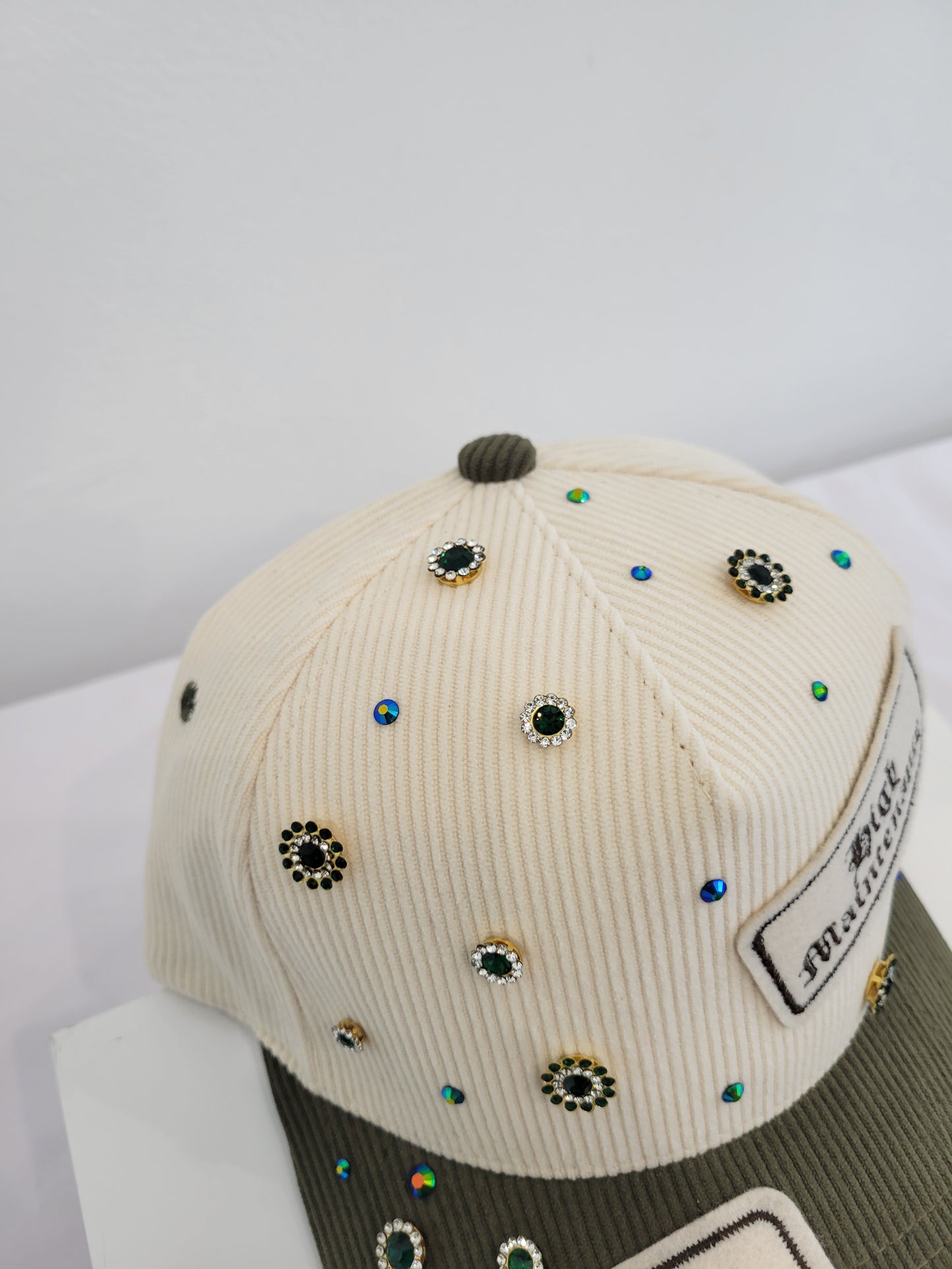High Maintenance Cap (beige/ olive green)