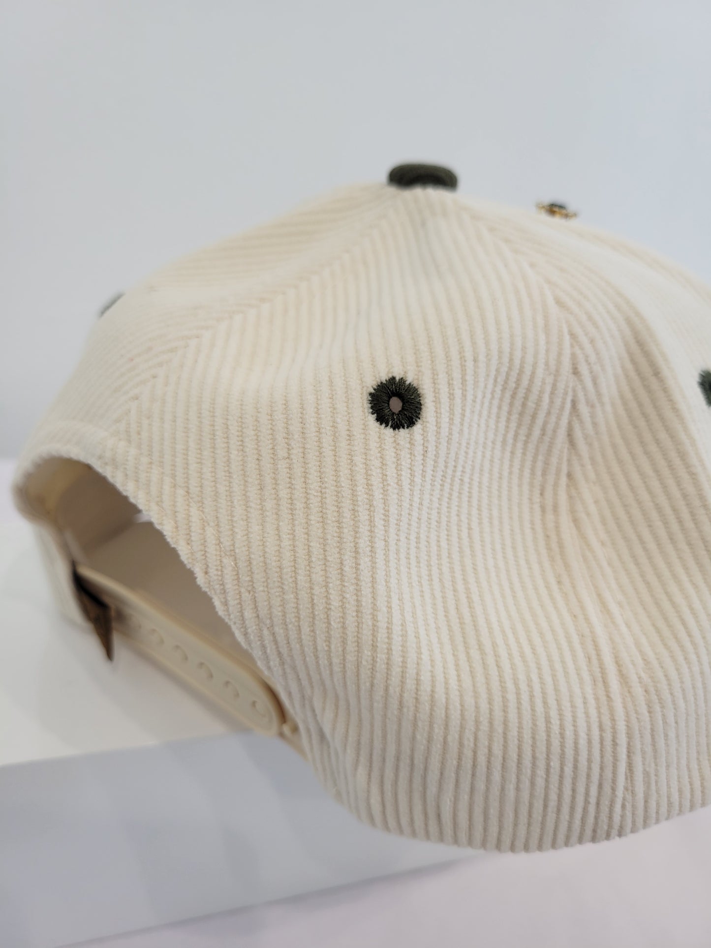 High Maintenance Cap (beige/ olive green)