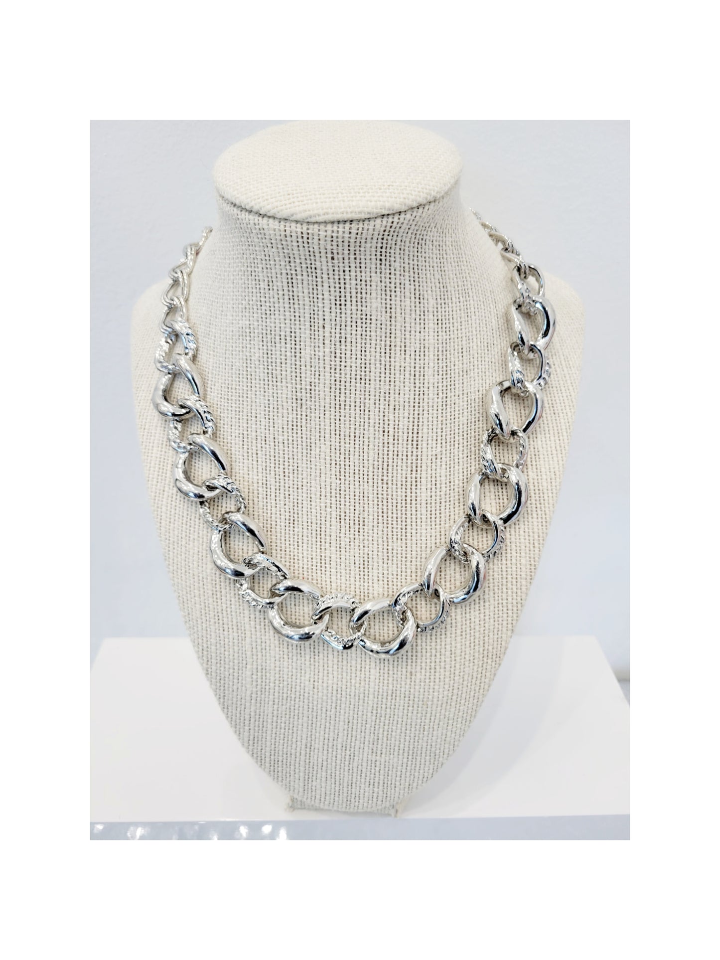 Trend setter silver necklace