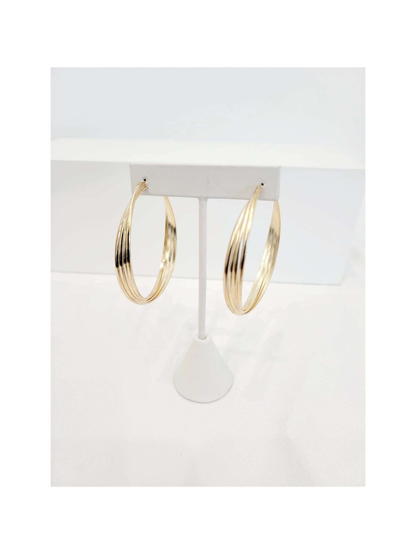 Dainty Des Gold Hoops