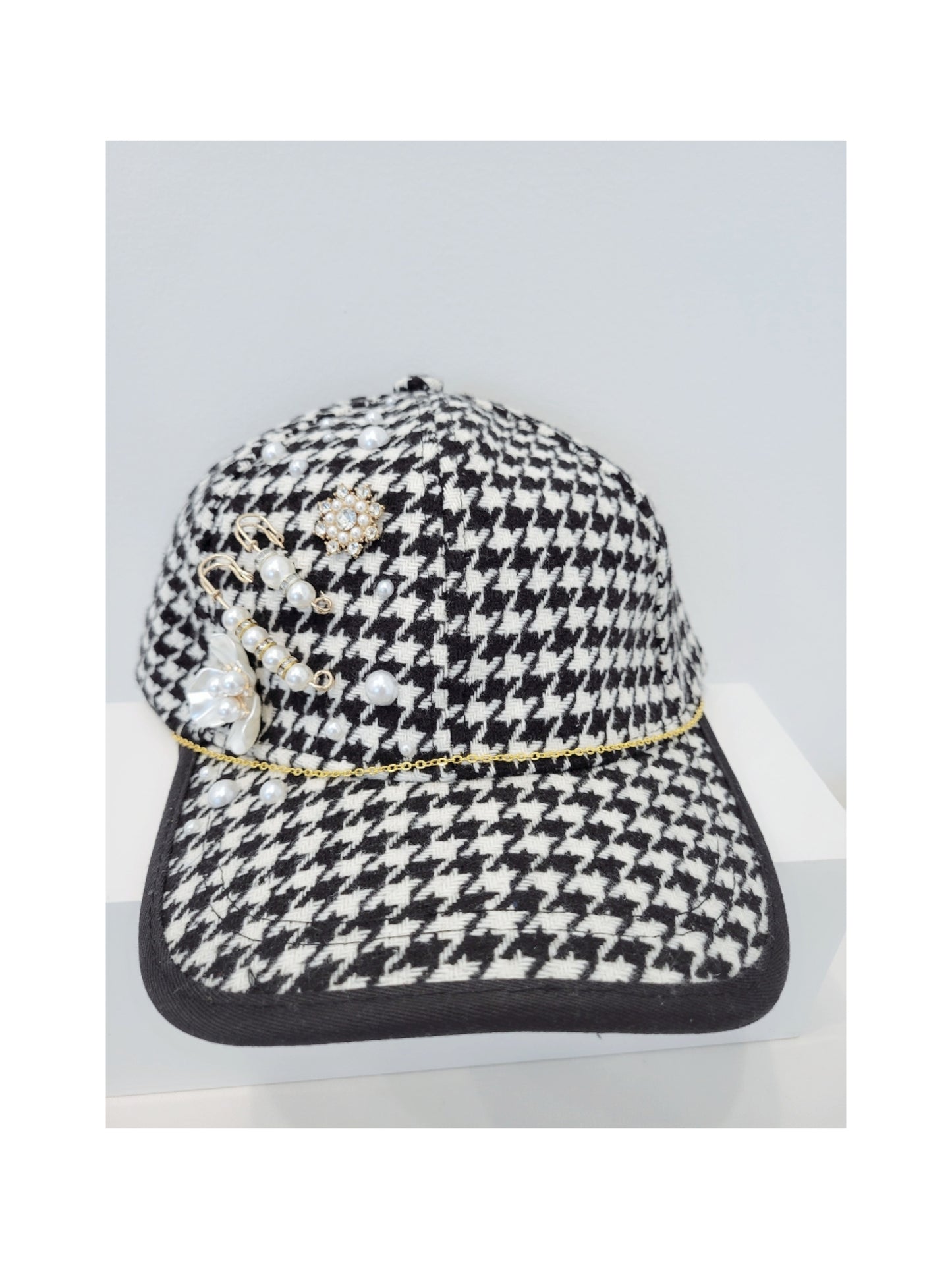 Houndstooth Cap (black and white)